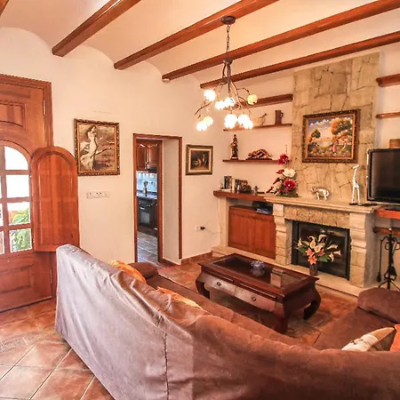 Sala I - Family-friendly Holiday House In *