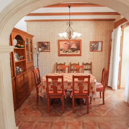 Sala I - Family-friendly Holiday House In *